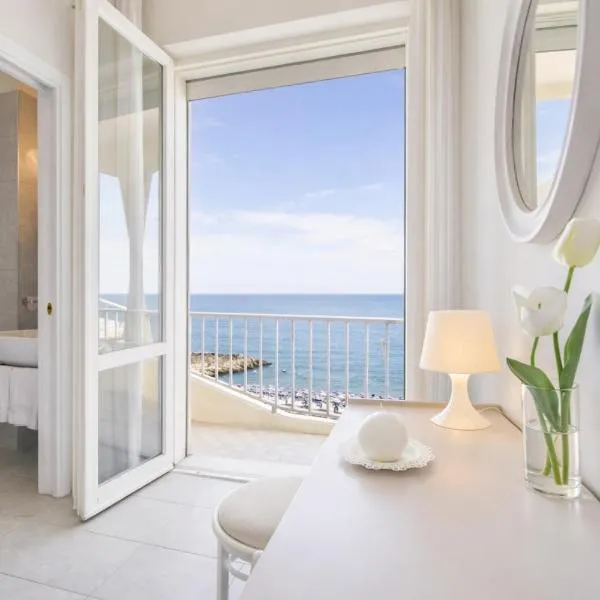 Hotel Ambasciatori Beach Front Breakfast e Brunch XXL fino alle 12 30, hotel in Misano Adriatico