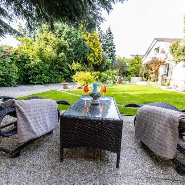 Apartman Karlina 100 m2 Terrace Garden, hotel u gradu Šahy