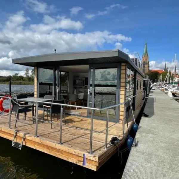 Hausboot Fjord Schleiliebe mit Biosauna und Dachterrasse in Schleswig – hotel w mieście Szlezwik