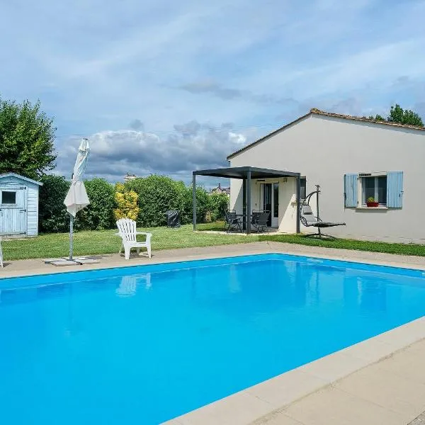 Le Cocon Taillonais avec piscine, hotel a Saint-Ciers-du-Taillon