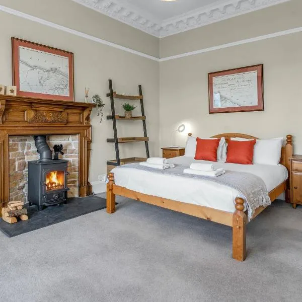 Victorian Apartment, Walk to Old Town, Sleeps 8, hotel en Edimburgo