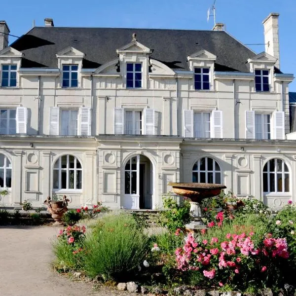 APPARTEMENTS AILE Ouest et Est DU CHATEAU DE LA CHAUSSEE, hotel in Brain-sur-Allonnes