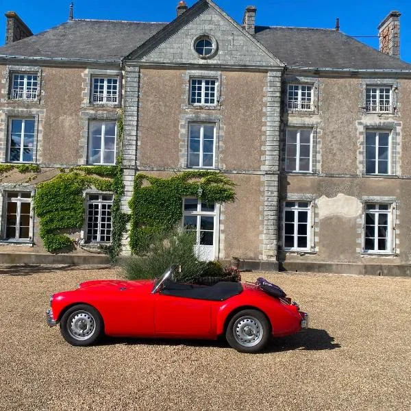 Château de la GENAISERIE - Chambres d'hôtes: Saint-Aubin-de-Luigné şehrinde bir otel