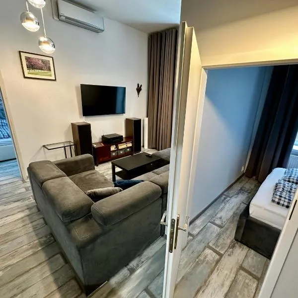 Royal City Centre Apartment - 2 Bedrooms 72 m2 - AC - Balcony - Coffee Machine - Washer - Dryer -Parking available Free public or Paid Private for 20 euro per stay Please read our emails, hotel in Poprad