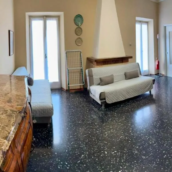Giona House, hotel in Maccagno Superiore