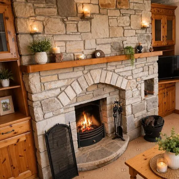 Lakeside Retreat Sleeps 8 & 15 mins from Westport, хотел в Мейо