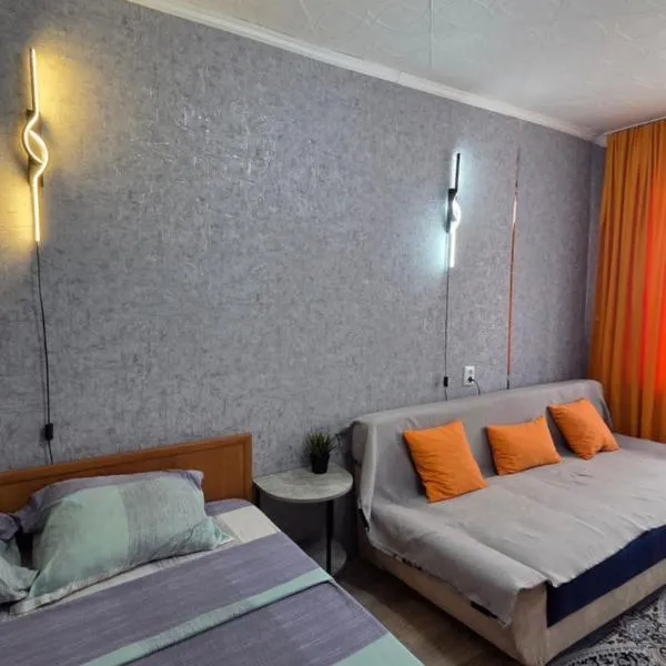Комфорт без ожиданий - Сабитовой 23а, район ЖД вокзал – hotel w mieście Bałchasz