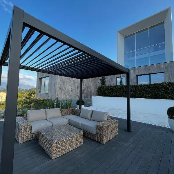 The Cube Luxury Experience, Boka Bay View, Tivat Kotor Bay, Duplex Pool & Terrace – hotel w mieście Tivat