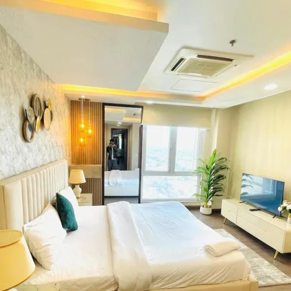 Modern Stay with 2 AC, Free Parking & Self Check-In, Hotel in Rawalpindi