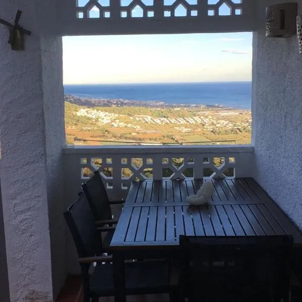 House with an ocean view, hotel i Pineda de Mar