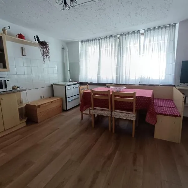 Casa Ariele - Grande Appartamento, hotel sa Vermiglio