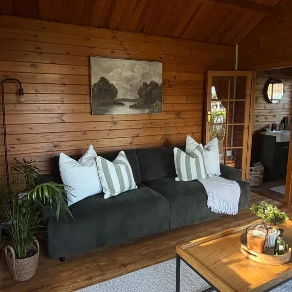 Swan cove - Lakeside Caravan Park, hotell i Denver
