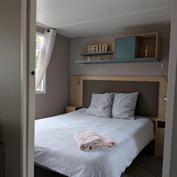 mobil home l'écrin bleu bougainvilliers, hôtel à Sérignan