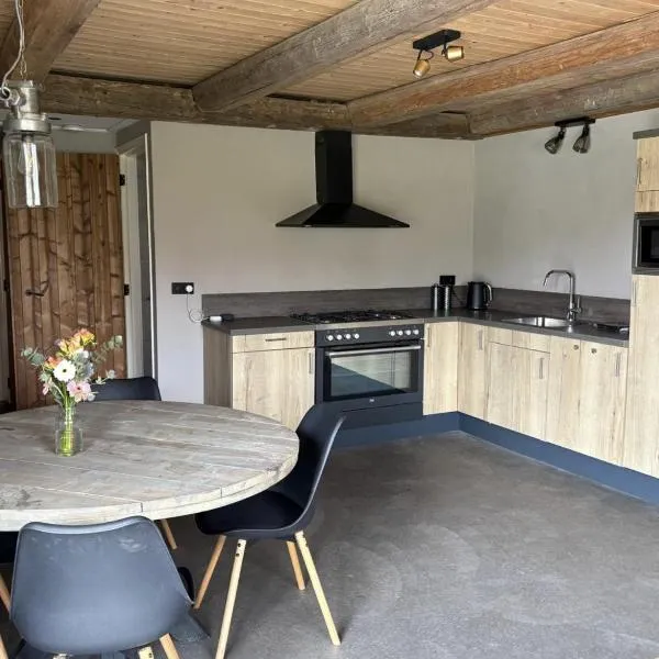 Landelijk logeren op een rustige locatie、Lippenhuizenのホテル