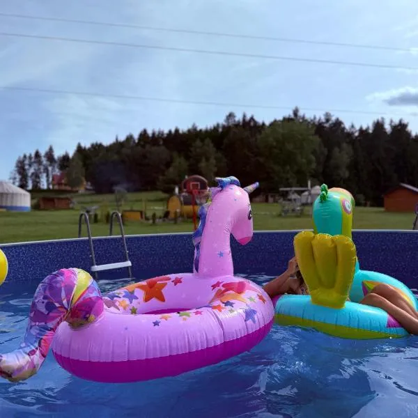 Glamping Niebiańska Osada Jurty Dolnośląskie, hotel din Polanica-Zdrój