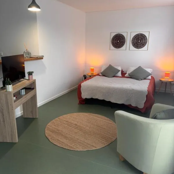 Studio Les écuries de la forêt, Hotel in Le Buisson Genois