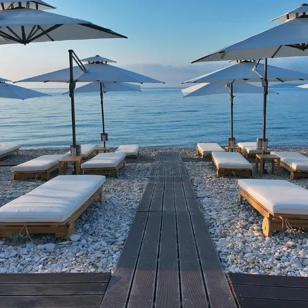 Ionian Crown Suites in Barbati, hotelli kohteessa Barbati