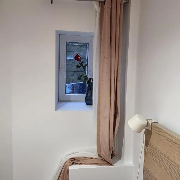 La Petite Rose - Chambre indépendante Omaha Beach, hotel in Colleville-sur-Mer