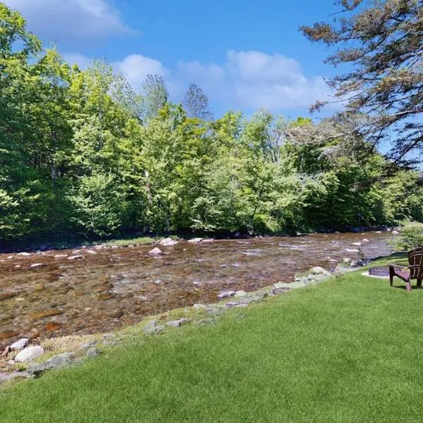 Jay Peak Getaway on Trout River, hotel a Montgomery