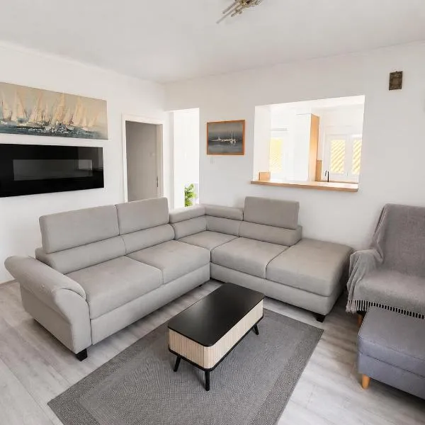 Braavos apartments Šibenik Deluxe near Marina、シベニクのホテル