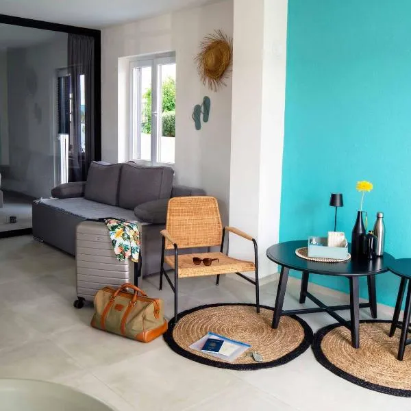 holiday by the sea, hotel em Marusici 