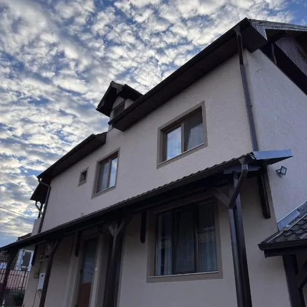 Pensiune lângă Mănăstirea Izbuc, hotel din Călugări