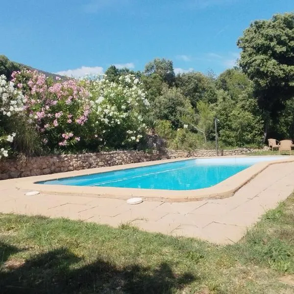 Mas Ca La Coixa, hotel en Tortellà