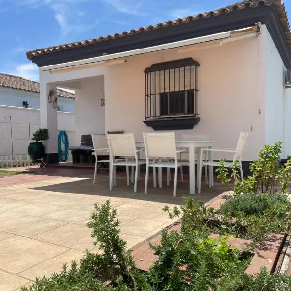 Chalet a 10 minutos de la playa, готель у місті Чиклана-де-ла-Фронтера