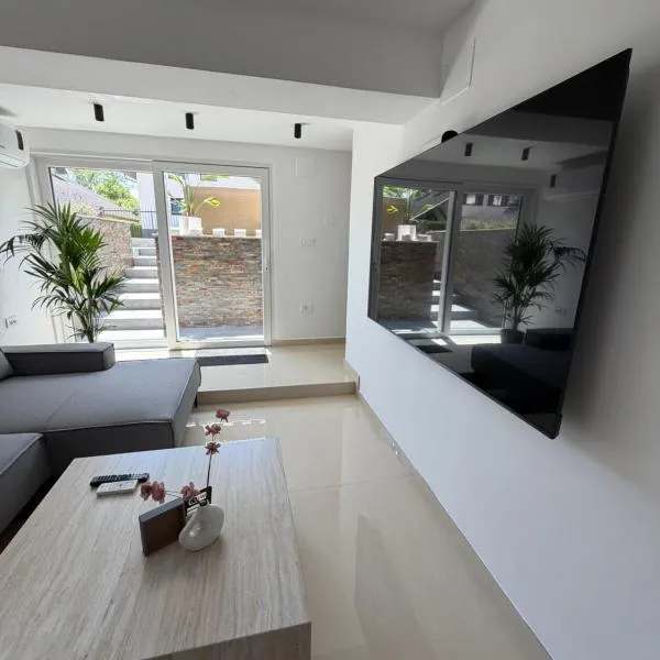 Ana Deluxe Apartment, hotel in Radovljica