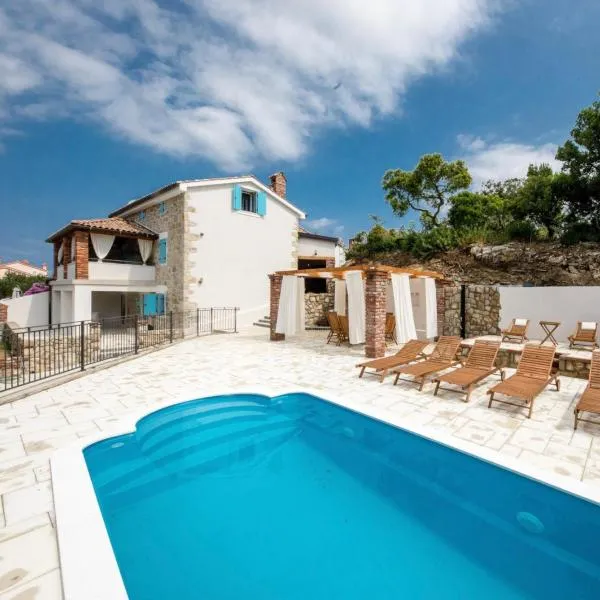 Villa Copun with heated pool, hotel i Rab