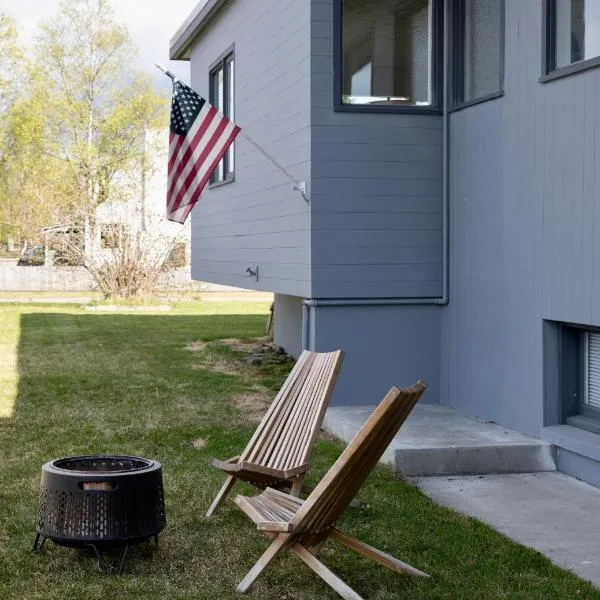 Alaskan Hideaway | Cozy & Adventure-Ready, hotel di Anchorage
