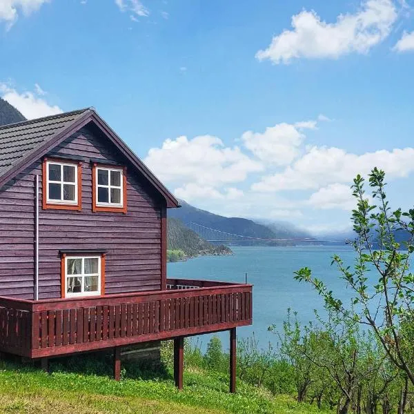 Beautiful Home In Vallavik With Kitchen, hotel u gradu Djønno
