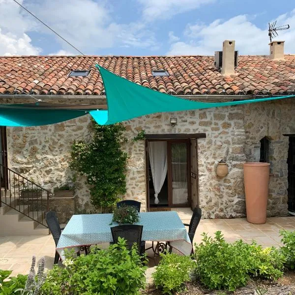 Le hameau des vanades 2, hotel en Ampus