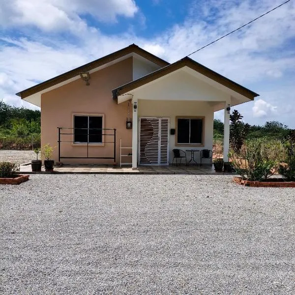Casa Dhia Uzma Homestay, Hotel in Kampong Gaong