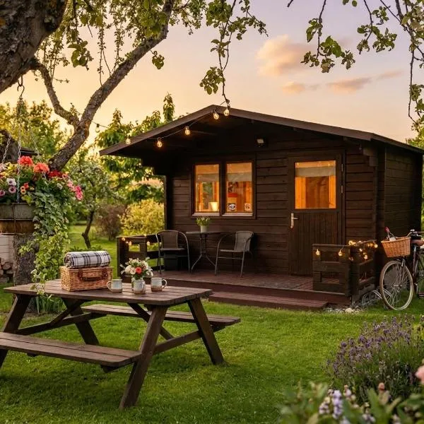 Cozy Summer House with Free Parking near Town Center & Beach, hotel a Kuressaare