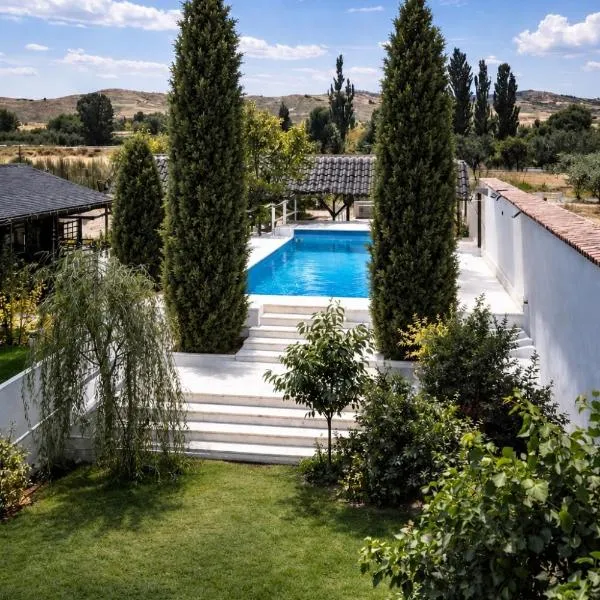 heart & ponie - Retiro Rural Privado con Piscinas, hotel sa Chinchón