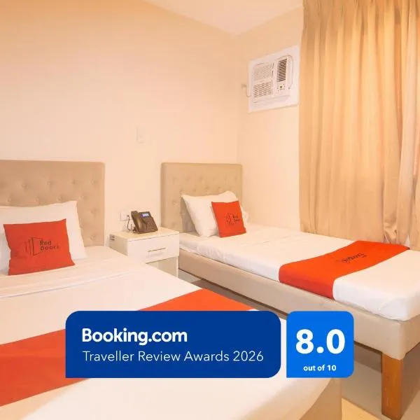 RedDoorz @ Benelio Suites Pavia Iloilo, хотел в Pavia