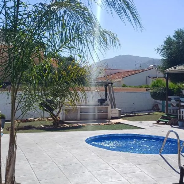 Villa Aleo solo familias, hotel in Alhaurín de la Torre