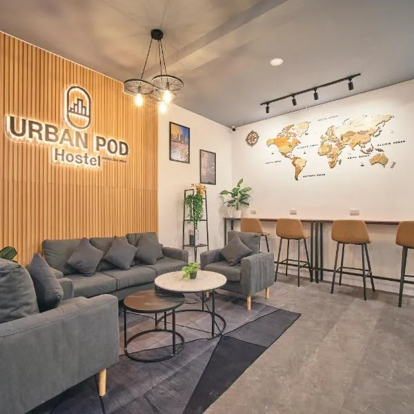 Urban Pod Capsule Hostel, hotel in Bangkok