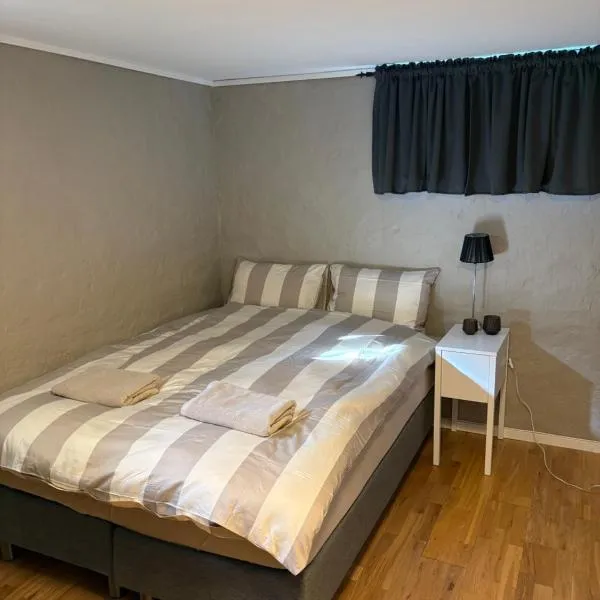 Modern apartment with sleeping space for 4 & parking included, готель у місті Тронгейм
