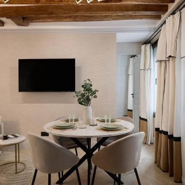 Luxury Apartment in the Heart of Paris (9eme), Hotel in Paris