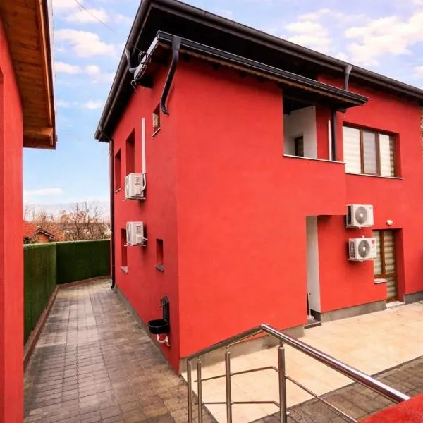 Червената къща, Hotel in Chissarja