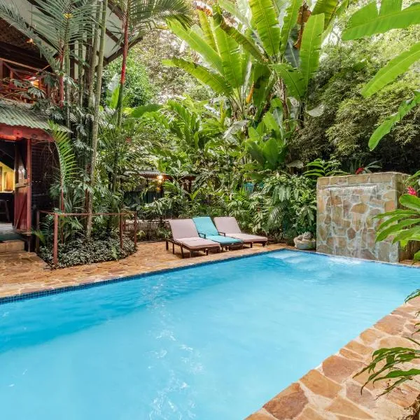Private Villa with Pool & Heated Jacuzzi Cocles Beach,寇可利斯的飯店