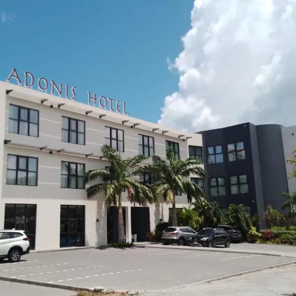 Adonis Cupecoy, hotel Cupecoyban