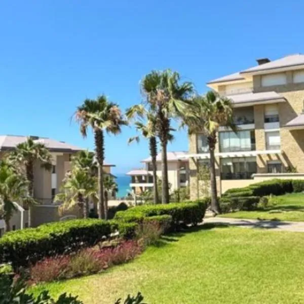 Appartement avec Piscine et vue Mer "Confort et Détente"、Sidi Bouqnadelのホテル