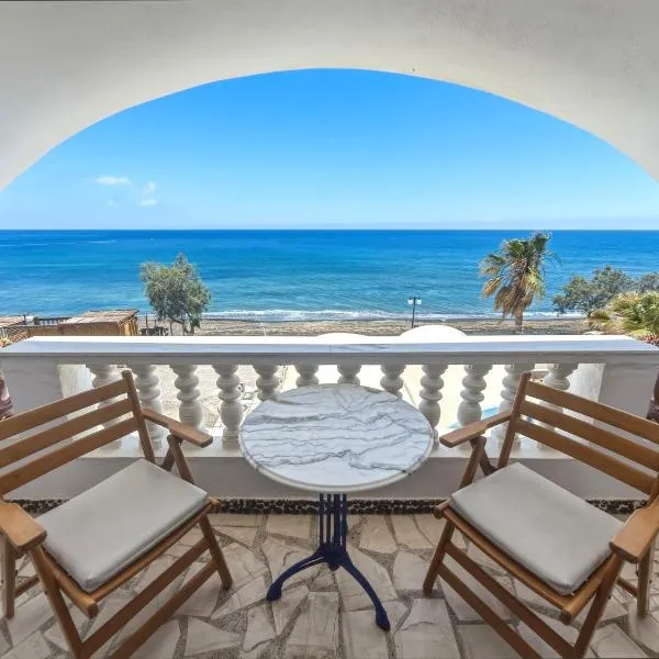 Stavros Beachfront Domes by Booking Kottas, hotel sa Perivolos