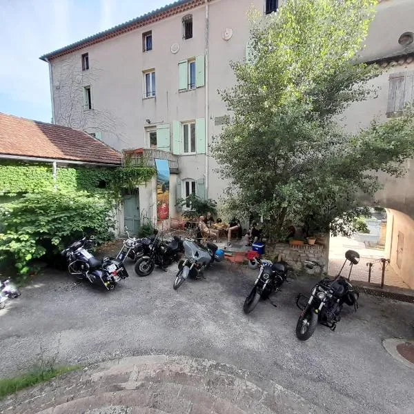 LE PRIEURE, hotel in Saint-Florent-sur-Auzonnet