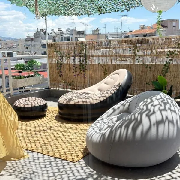 Bedroom in a big apartment with a huge terrace Male Only, hotel in Thessaloniki