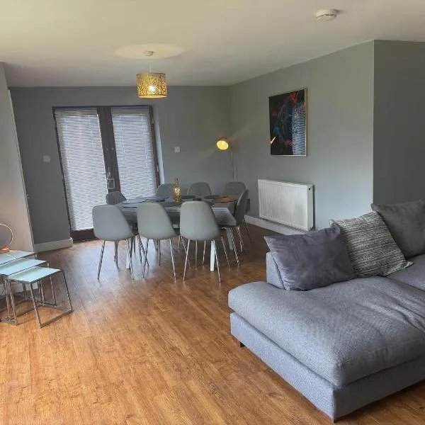 Cottage Sleeps 8 - Garden Bbq Pet-Friendly، فندق في وارويك