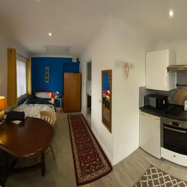 Twin beds en suite, מלון בTaverham